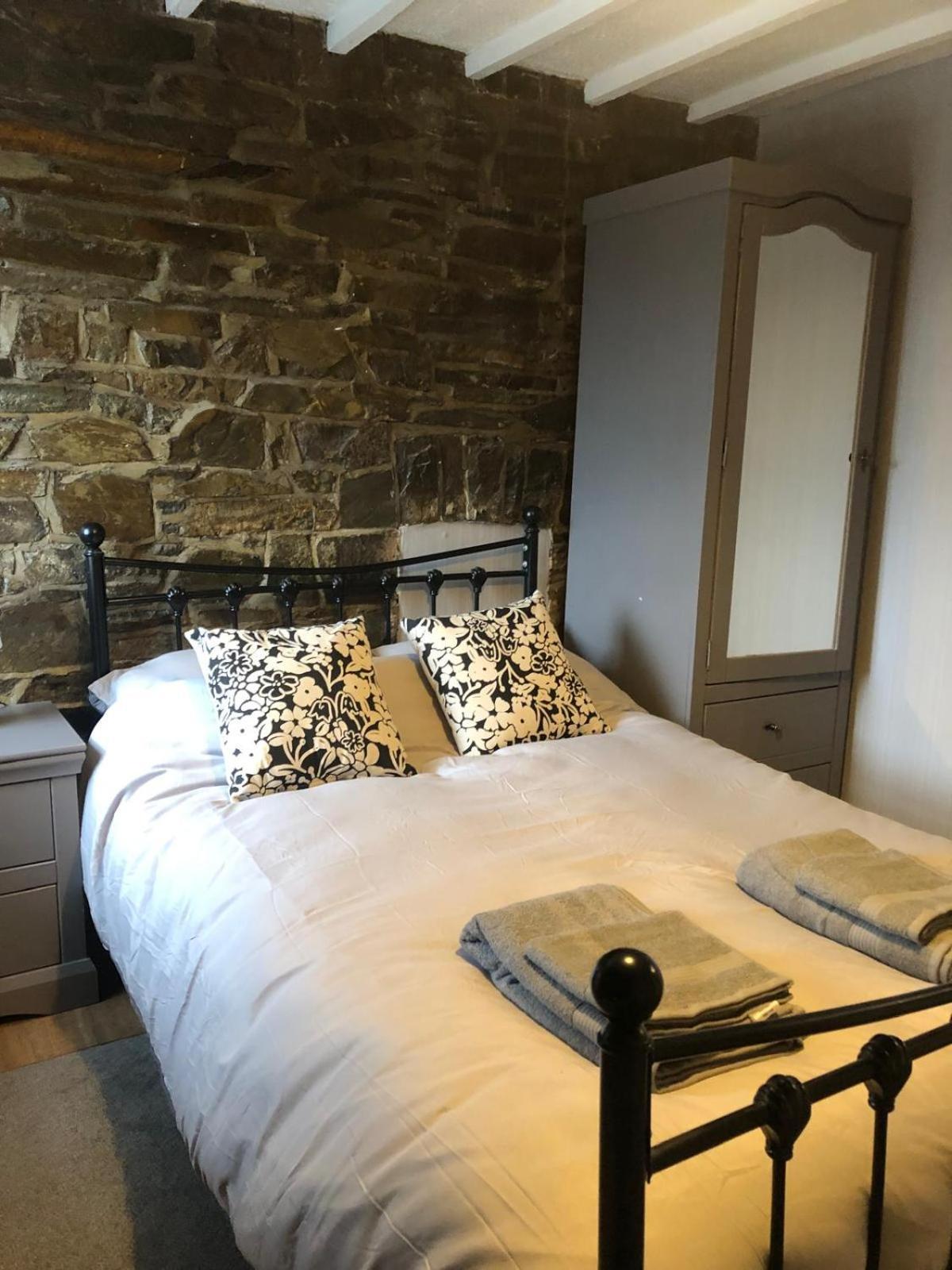 The Eagles Inn Rhayader Exteriör bild
